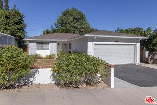 21707 Costanso St, Woodland Hills, CA 91364