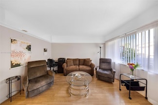 900 SW 10th Terrace Unit 8S, Hallandale Beach, FL 33009