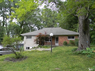 6864 Hazeldell Dr, Temperance, MI 48182