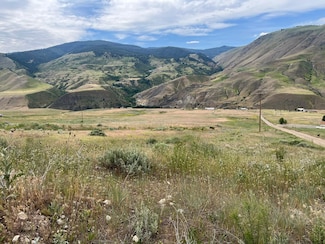 Twilegar Ln, Lucile, ID 83542