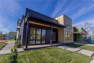 212 SW Glover St, Bentonville, AR 72712