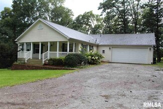 1416 Woodland Dr, Sherrard, IL 61281
