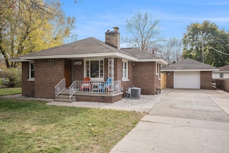 624 River St, Spring Lake, MI 49456