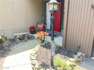 34 Oakshore Dr Unit 34, Cleveland, OH 44108