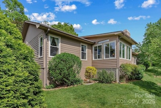 4 Hedgerose Ct, Asheville, NC 28805
