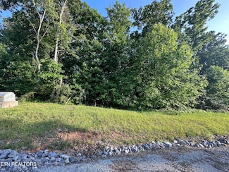 560 Summer Cir, Lafollette, TN 37766