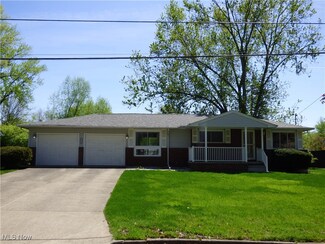 8002 Cherry Hill Dr NE, Warren, OH 44484