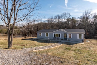 5655 S Maplewood Dr, Marysville, IN 47141