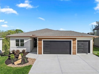 8033 Payne St, Shawnee, KS 66220