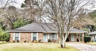 706 Parkway Dr, Natchitoches, LA 71457