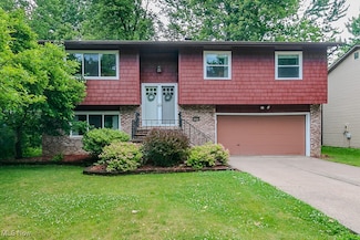 2969 Gale Rd, Willoughby, OH 44094