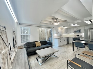 403 Avondale St Unit 6E, Houston, TX 77006