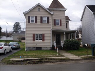 902 Kingview Rd, Scottdale, PA 15683