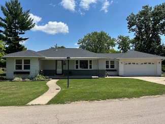 110 Shady Ln, Dixon, IL 61021