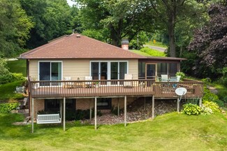 2006 Geneva Hills Rd, Muscatine, IA 52761