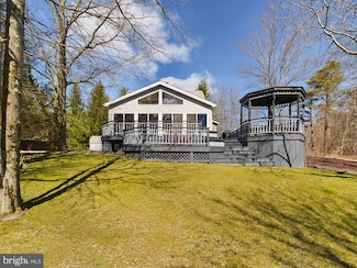 136 Tumbleweed Dr, Long Pond, PA 18334