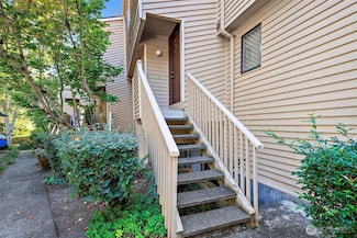 12044 96th Ave NE Unit 221, Kirkland, WA 98034