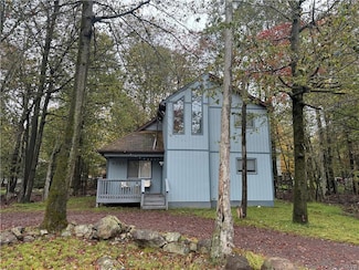 8257 Natures Dr, Tobyhanna, PA 18466