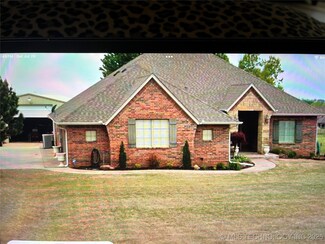 842 County Street 2921, Tuttle, OK 73089