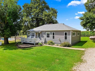 1021 Gale Lake Rd, East Galesburg, IL 61430