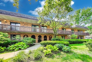 8200 Woodglen Ln Unit 110, Downers Grove, IL 60516