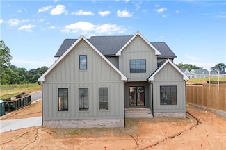 1341 Maple Chase Ln, Winston-Salem, NC 27106