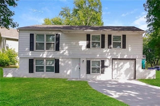 13235 Park Hills Dr, Grandview, MO 64030