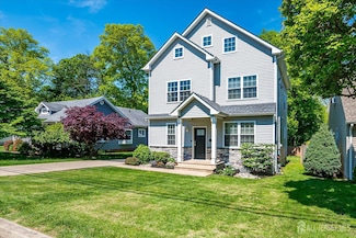 84 E Cliff Rd, Colonia, NJ 07067