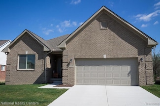 53178 Woodland Dr, Chesterfield Township, MI 48051