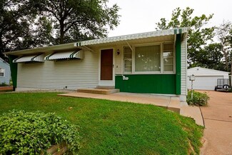 9904 Hacker Place, Saint Louis, MO 63123