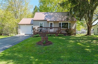 56 Barnes St, Phoenix, NY 13135