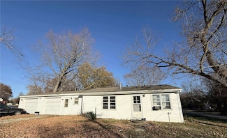 1202 Tucker Beach Rd, Paris, IL 61944