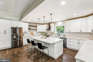 1581 Long Point Rd, Pasadena, MD 21122