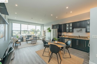 1001 46th St Unit 220A, Emeryville, CA 94608
