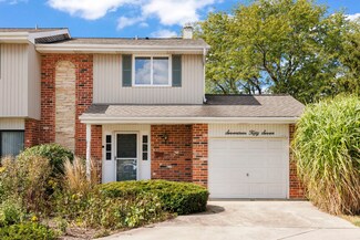 1757 Warwick Ct, Wheaton, IL 60189