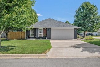 1935 Malcolm Mosby Dr, Neosho, MO 64850
