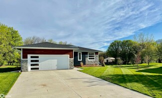 112 Fairmeadow Dr, Forest City, IA 50436