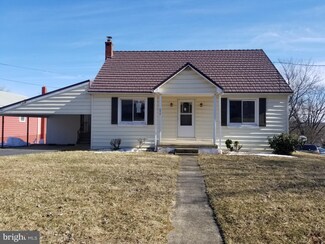 654 Elm St, Bally, PA 19503