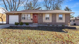 2500 Hedgerow Dr, Florissant, MO 63031
