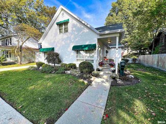 114 W 3rd St, Flora, IL 62839