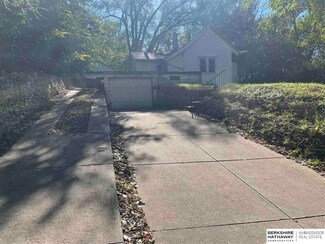 5415 Pratt St, Omaha, NE 68104