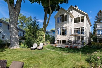 5648 W Lake Dr, West Bend, WI 53095
