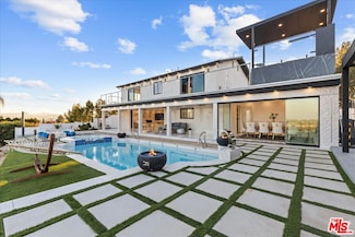 8600 Farralone Ave, Canoga Park, CA 91304