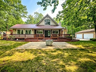 5421 Andrew St, Harrison, MI 48625