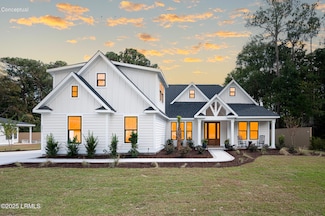 61 Tuscarora Ave, Beaufort, SC 29907