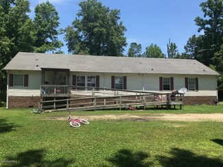 370 Andermora Rd, Maple Hill, NC 28454