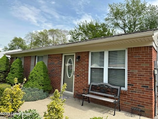 207 E Blue Jay Rd, Louisville, KY 40229