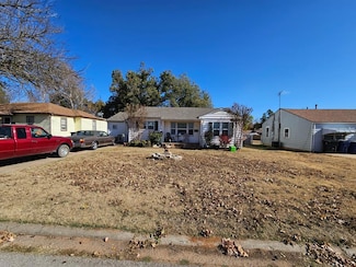 214 N 17th St, Chickasha, OK 73018