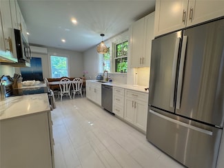 8 Barney St Unit 1, Newport, RI 02840