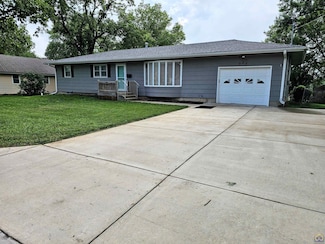 525 N 6th St, Sabetha, KS 66534
